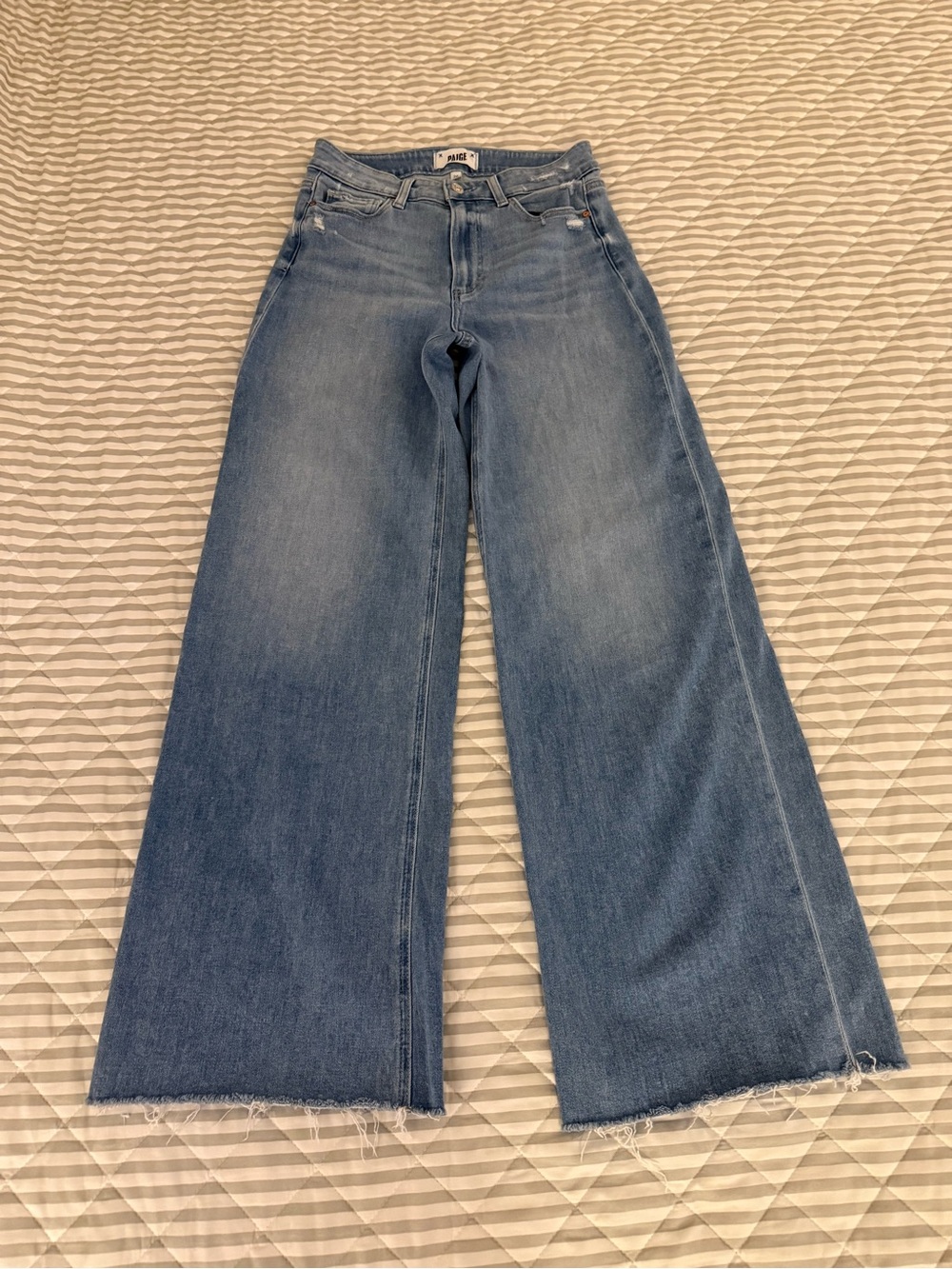 Paige Anessa Wide Leg Jeans Women’s Size 26 High Rise Logo EUC Raw Distressed